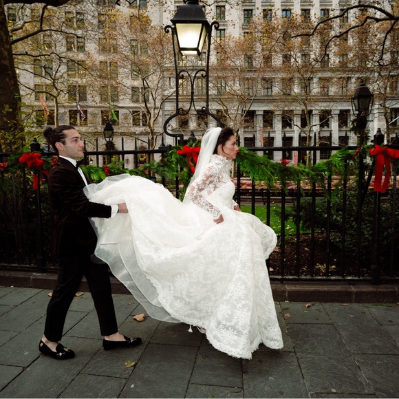 Monique Lhuillier Vittoria Gown - Picture 2 of 14